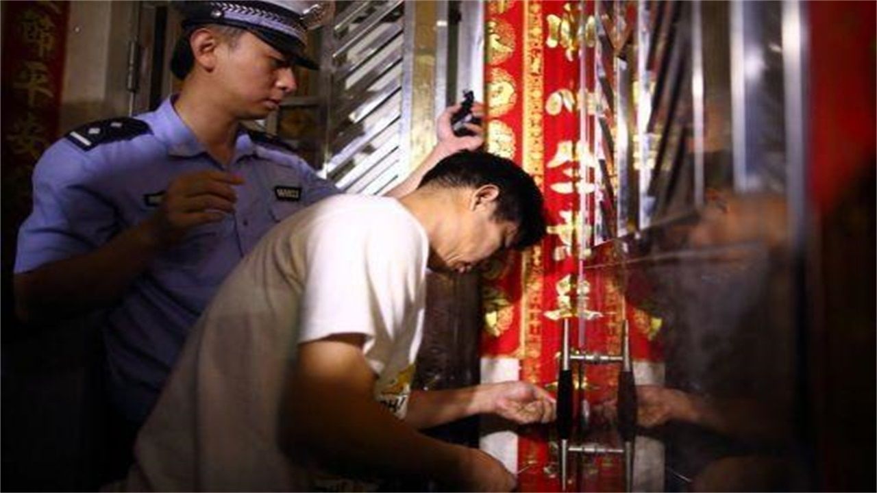 阳江请开锁师傅开了锁后，师傅为什么一般都不进门，就算主人请也不进去？